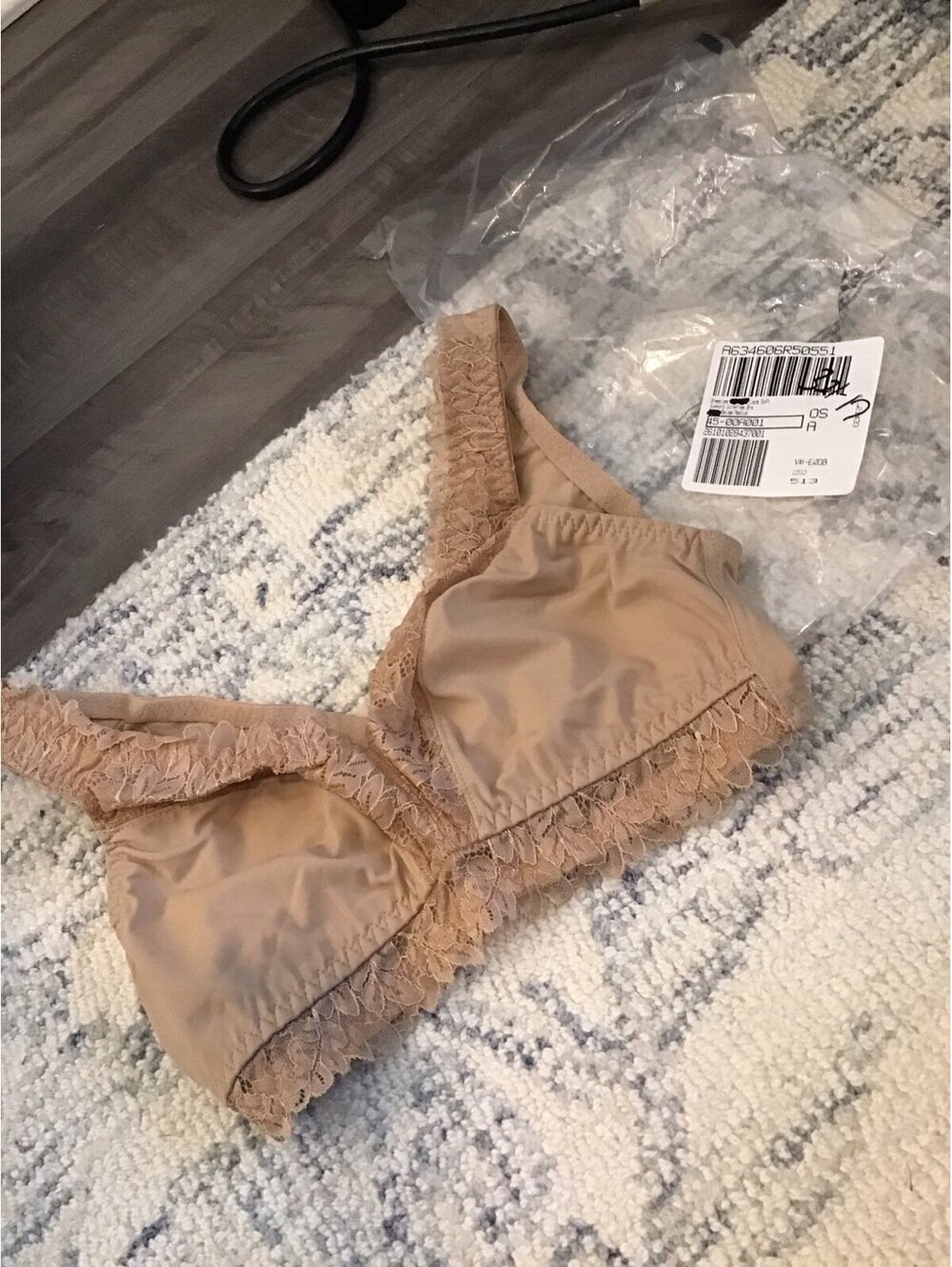 Breezies lace soft medium bra, wirefree, new, beige